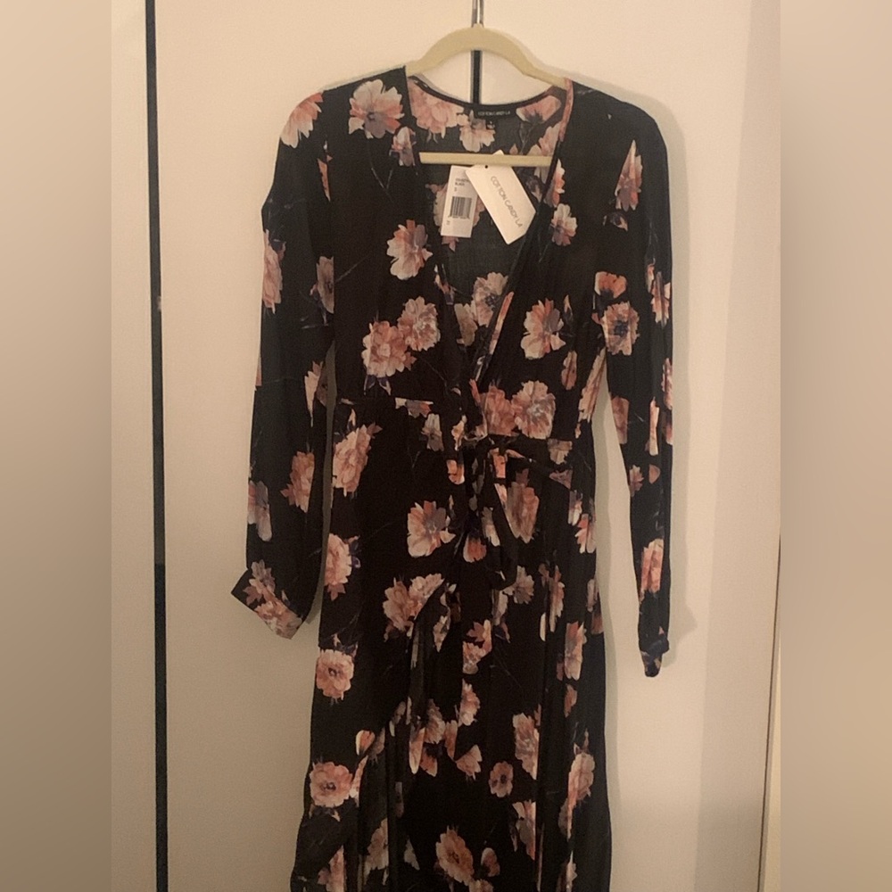Never worn, tags on, very pretty long floral wrap dress.